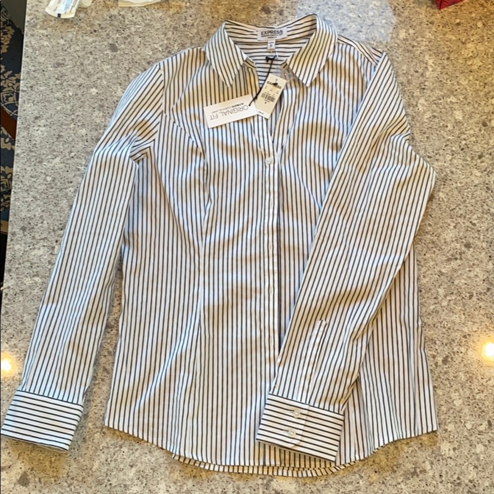 Express Ultimate Essential Tee